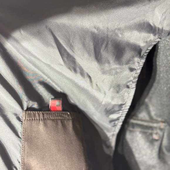 Woolrich jacket L. NWOT. Never worn. - Picture 7 of 8